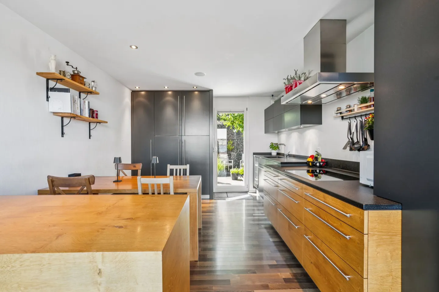 Villa familiare esclusiva con appartamento separato e vista lago - Foto 20 di 35