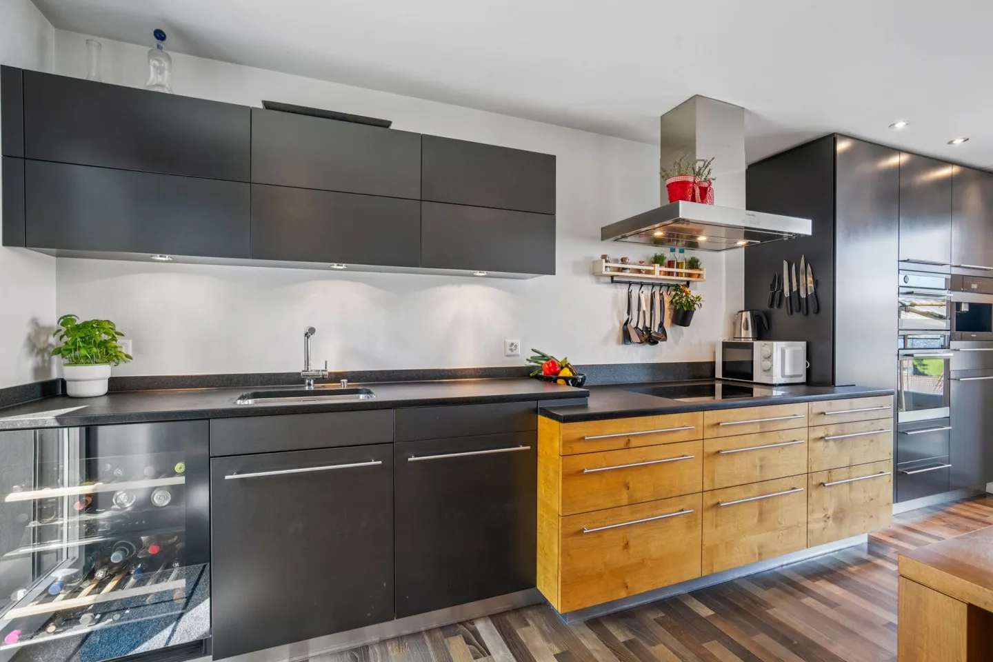 Villa familiare esclusiva con appartamento separato e vista lago - Foto 21 di 35