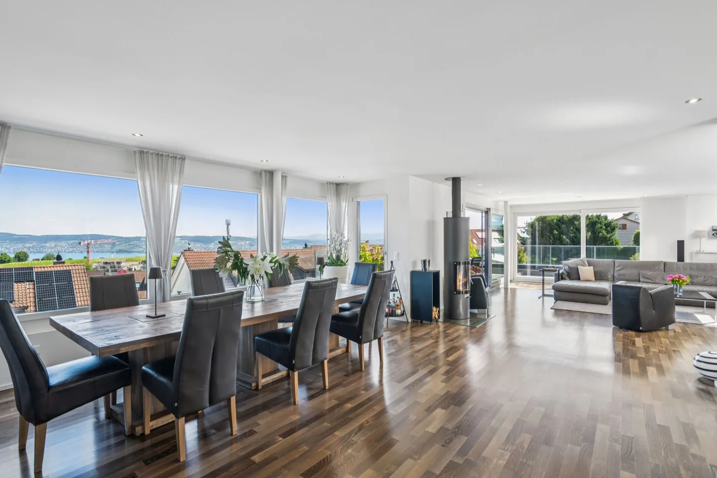 Villa familiare esclusiva con appartamento separato e vista lago - Foto 22 di 35
