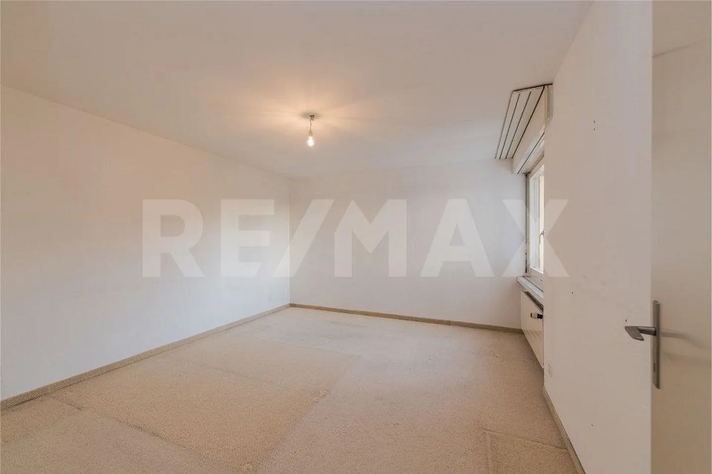 4½-ROOM APARTMENT ON THE FIFTH FLOOR WITH A DREAM VIEW - Photo 6 of 12