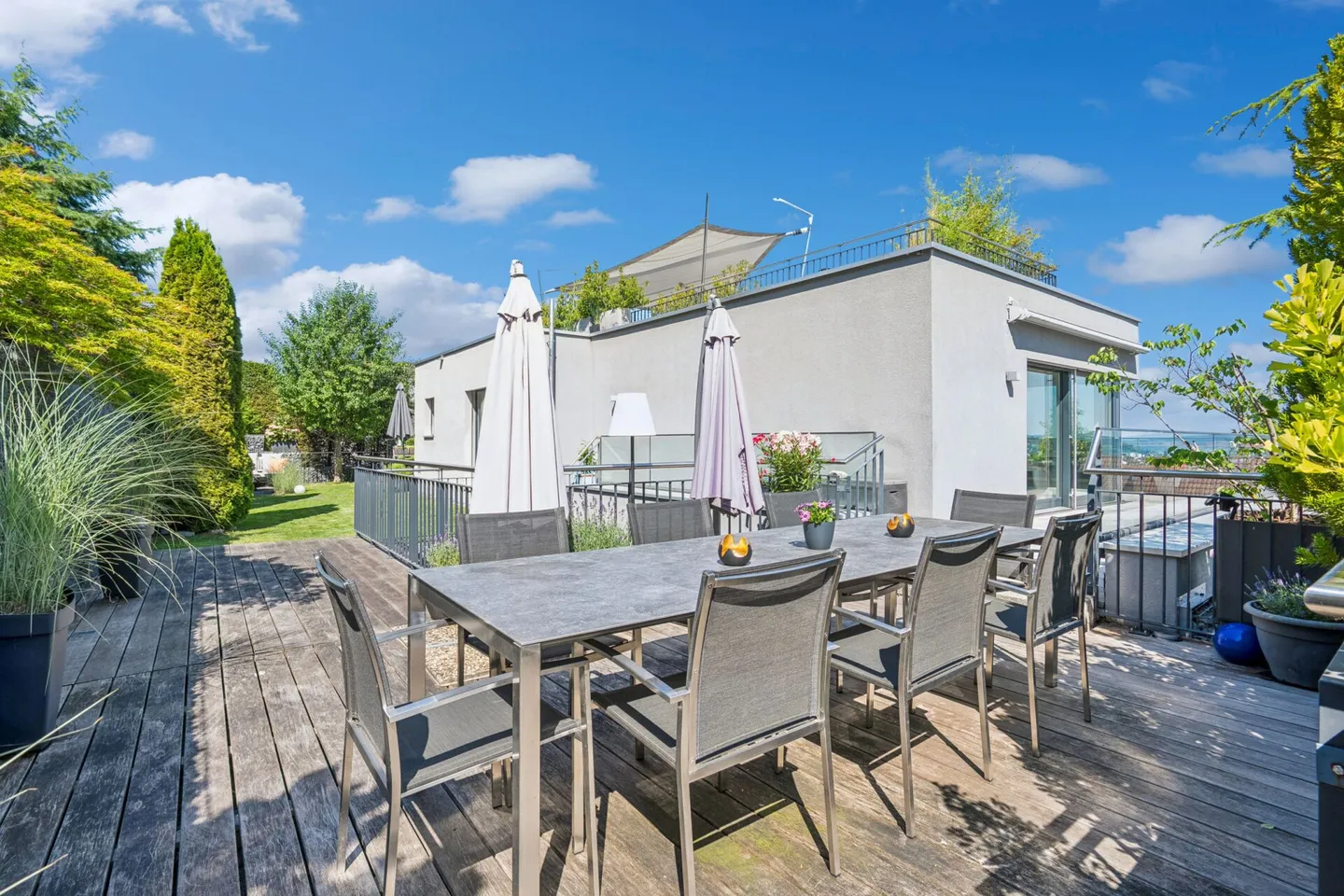 Villa familiare esclusiva con appartamento separato e vista lago - Foto 28 di 35