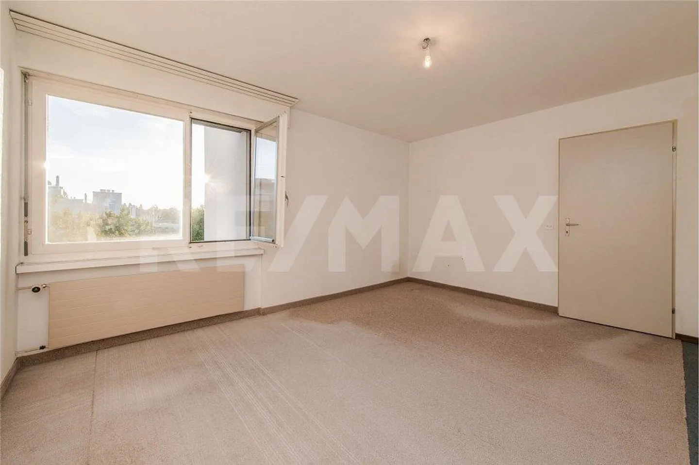 4½-ROOM APARTMENT ON THE FIFTH FLOOR WITH A DREAM VIEW - Photo 8 of 12