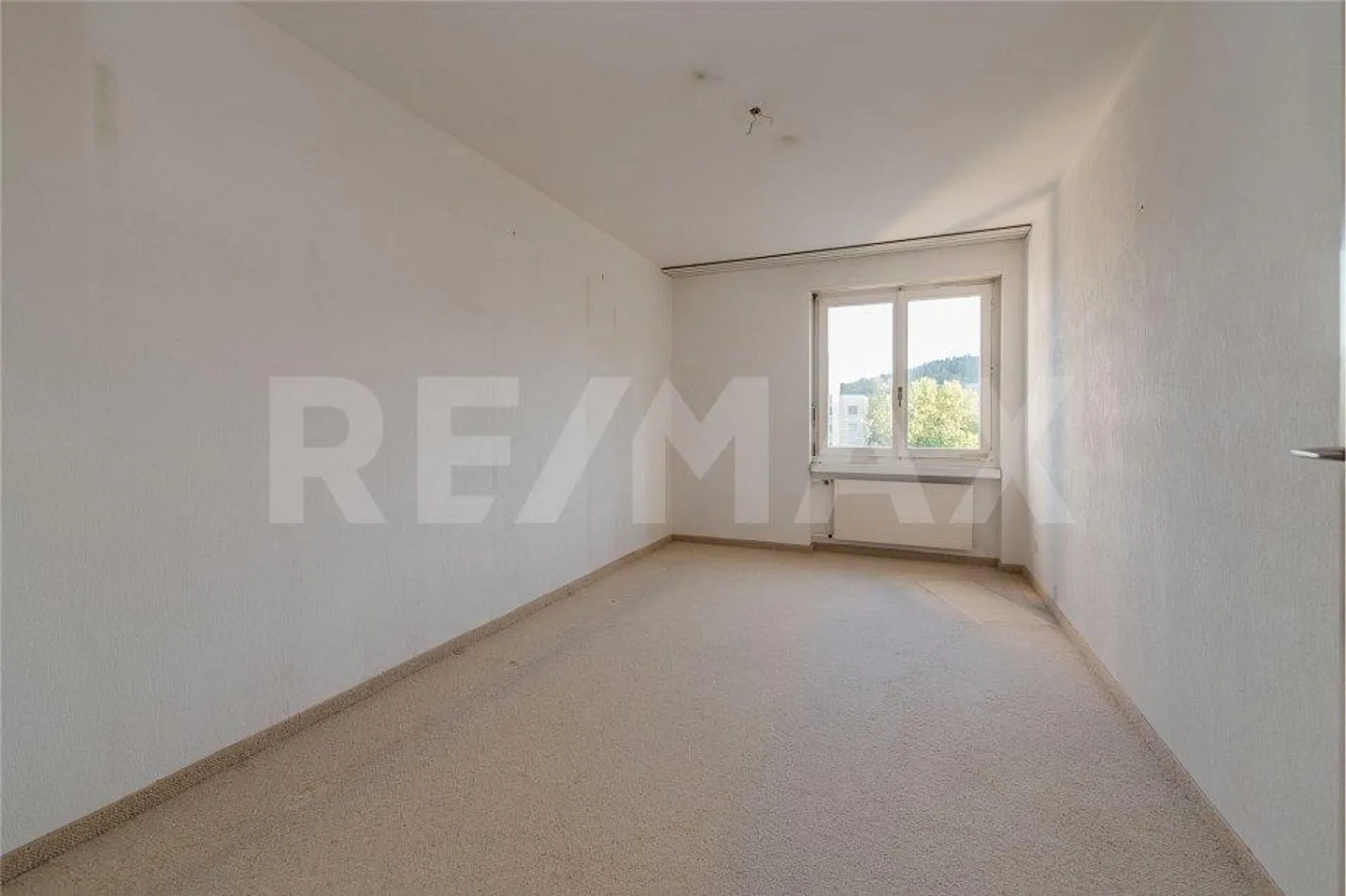 4½-ROOM APARTMENT ON THE FIFTH FLOOR WITH A DREAM VIEW - Photo 7 of 12