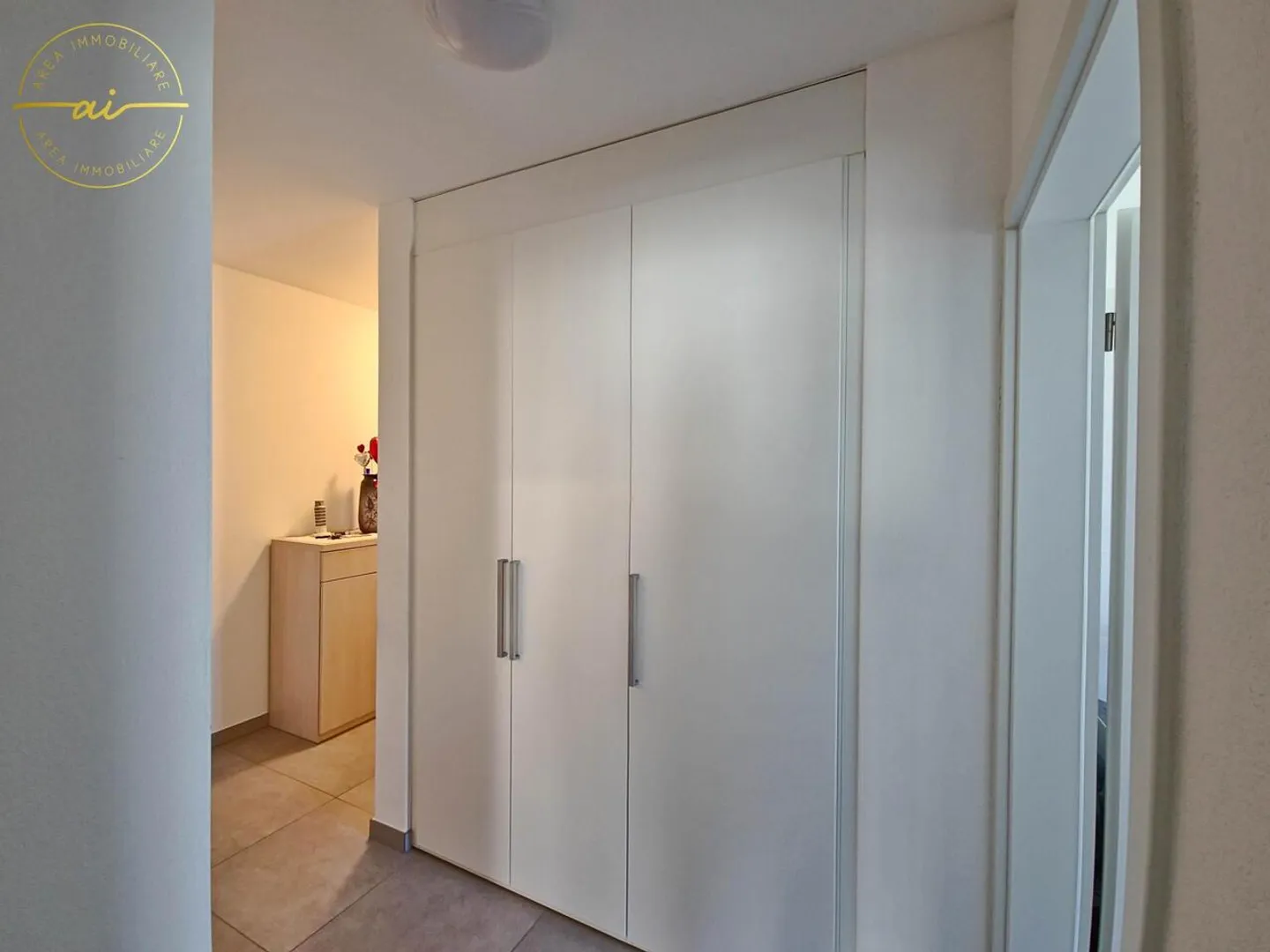 APPARTAMENTO 4.5 LOCALI A DUE PASSI DAL LAGO - Foto 5 di 11