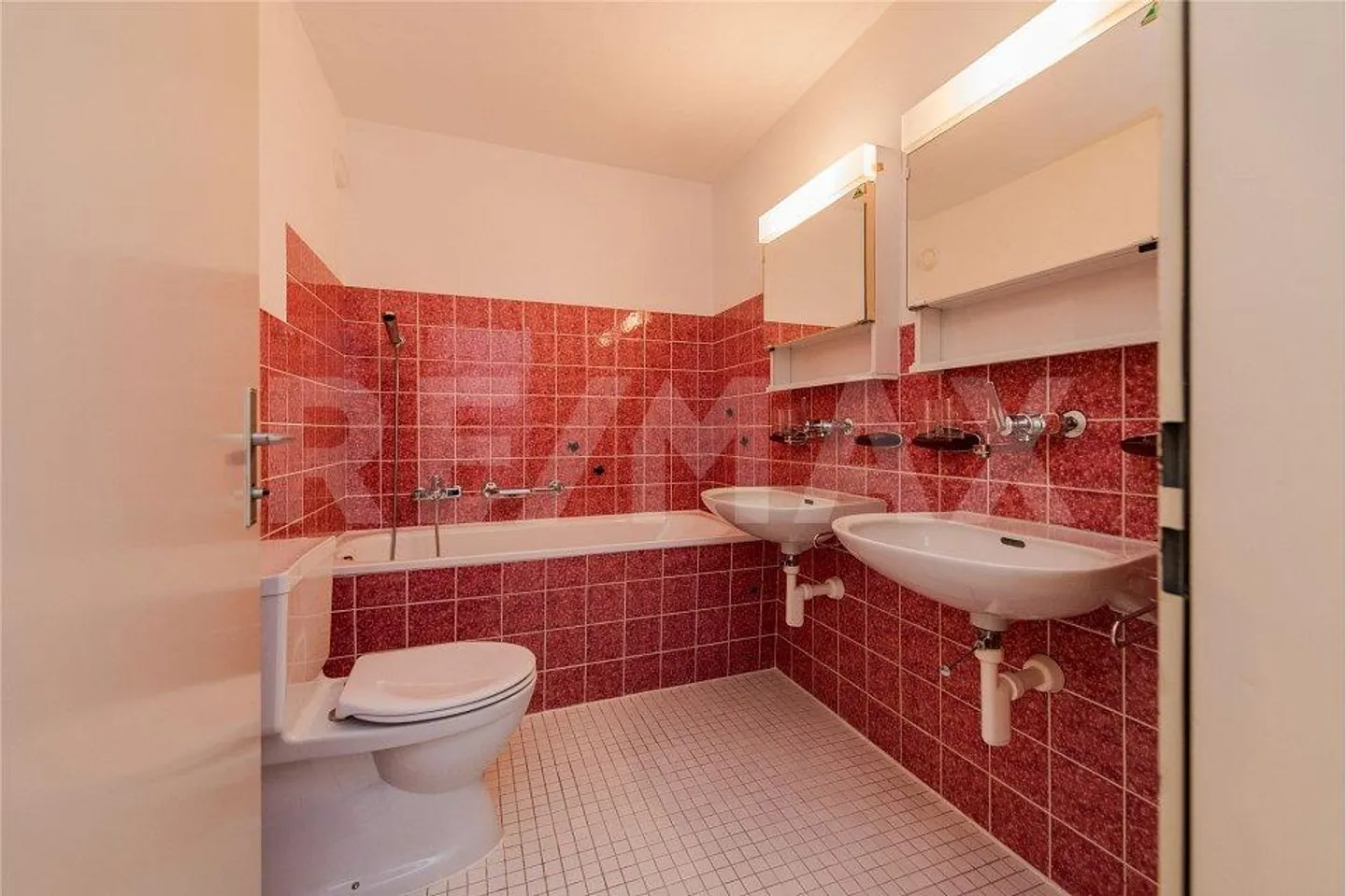 4½-ROOM APARTMENT ON THE FIFTH FLOOR WITH A DREAM VIEW - Photo 9 of 12