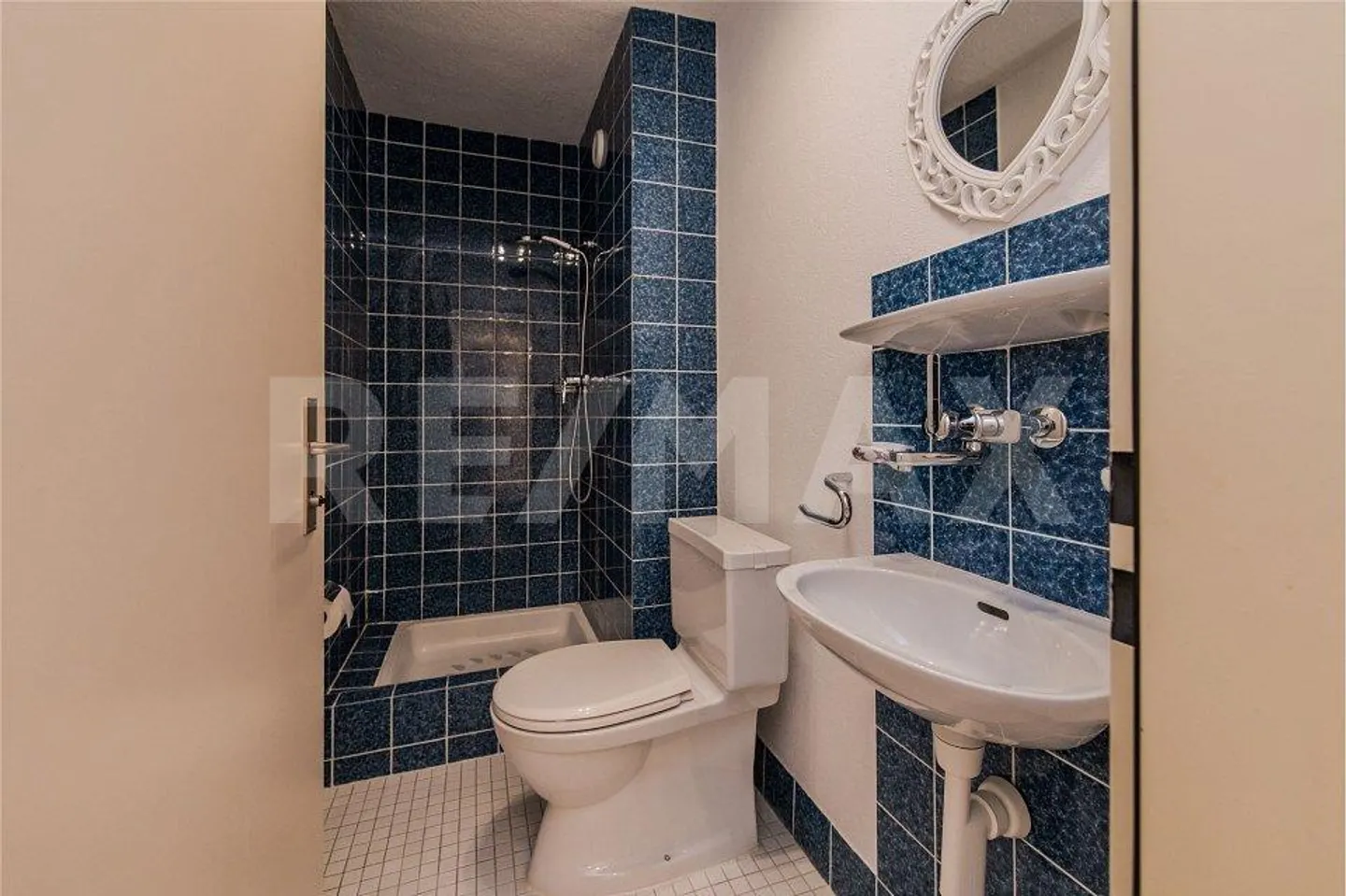4½-ROOM APARTMENT ON THE FIFTH FLOOR WITH A DREAM VIEW - Photo 10 of 12