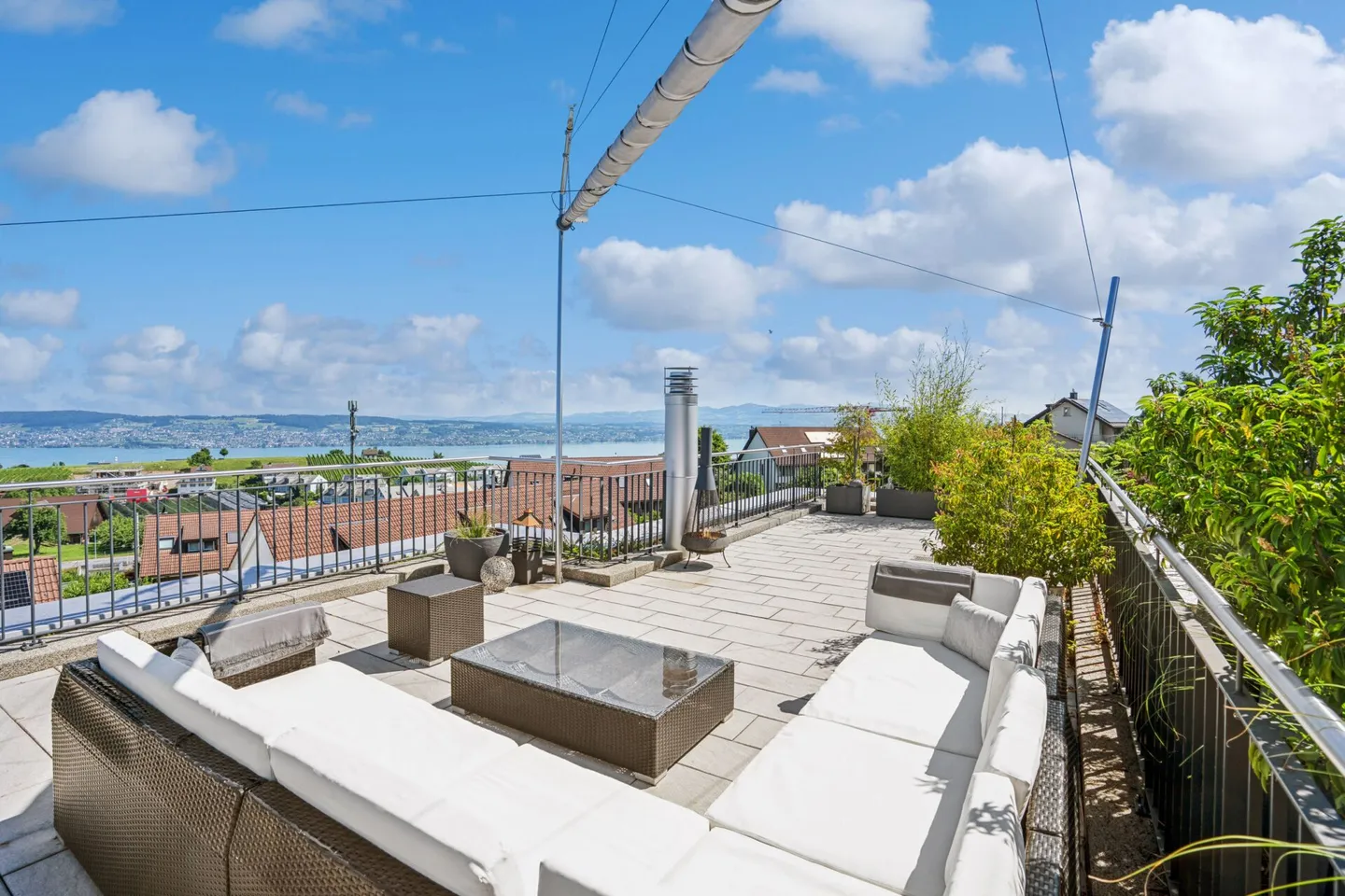Villa familiare esclusiva con appartamento separato e vista lago - Foto 34 di 35