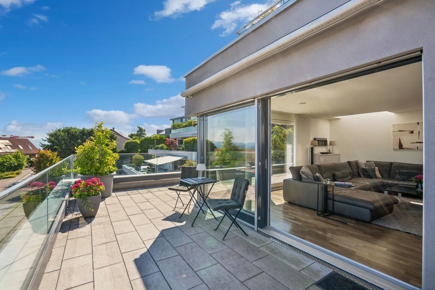 Villa familiare esclusiva con appartamento separato e vista lago - Foto 26 di 35