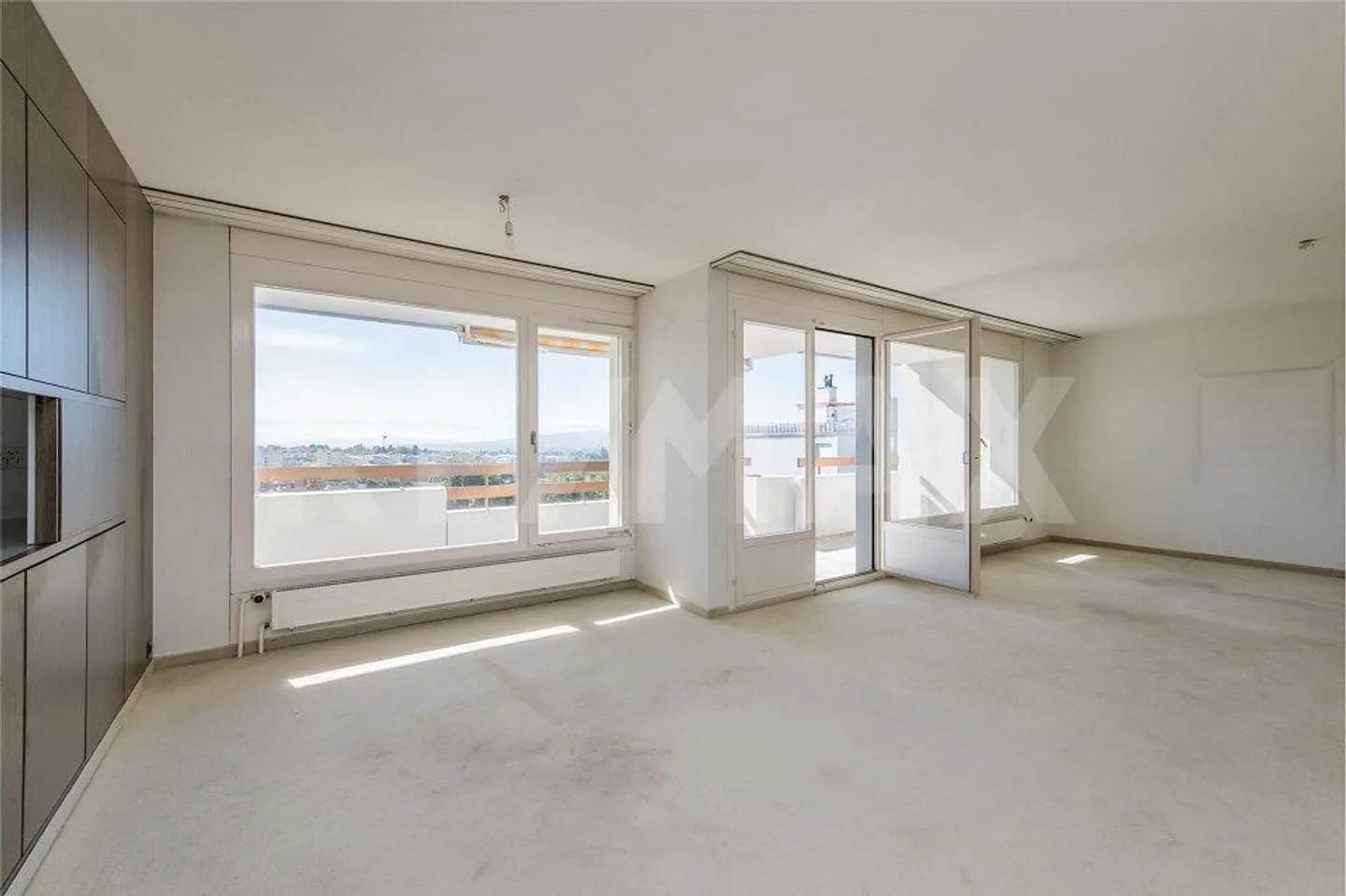 4½-ROOM APARTMENT ON THE FIFTH FLOOR WITH A DREAM VIEW - Photo 3 of 12