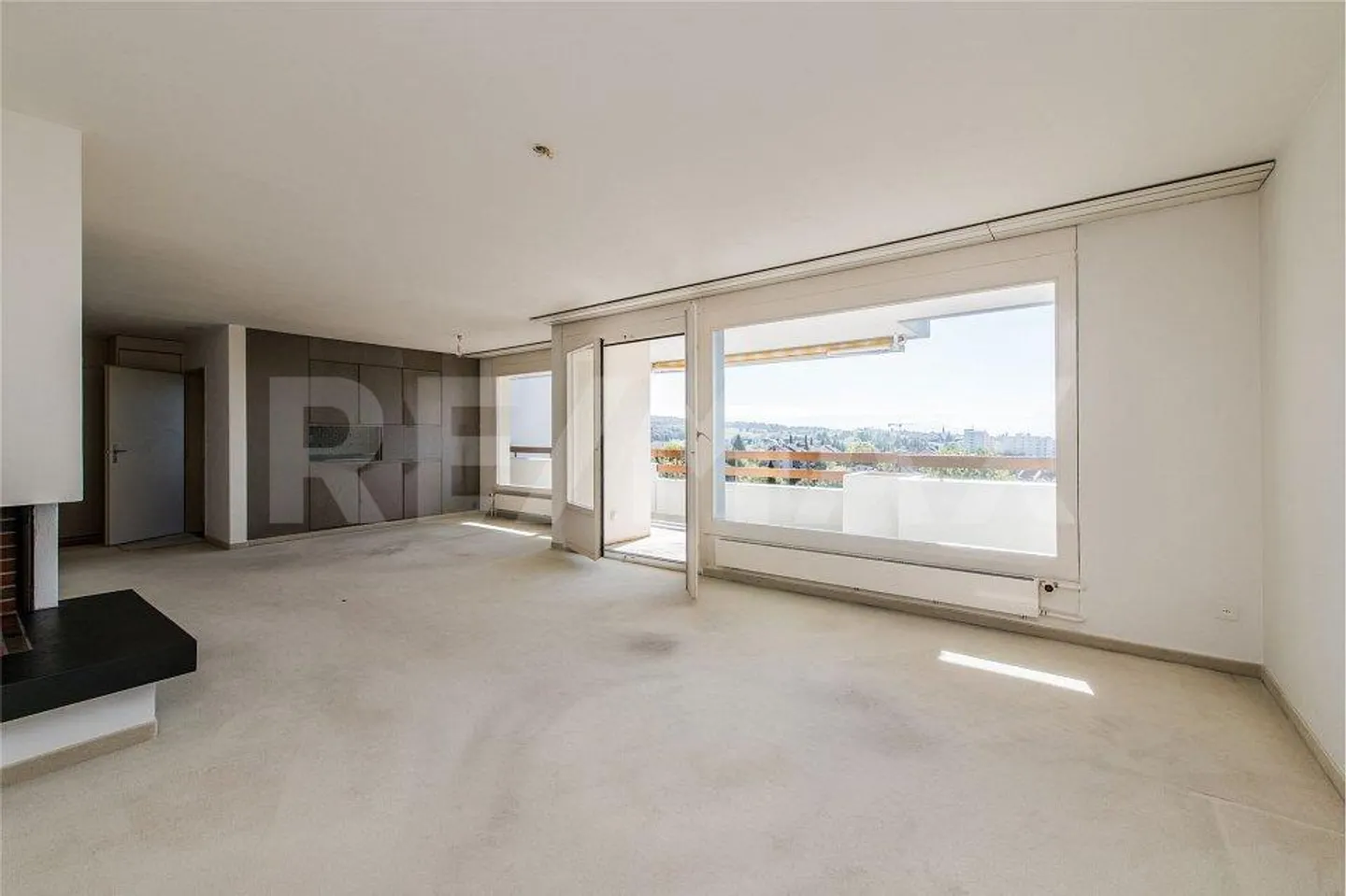 4½-ROOM APARTMENT ON THE FIFTH FLOOR WITH A DREAM VIEW - Photo 4 of 12