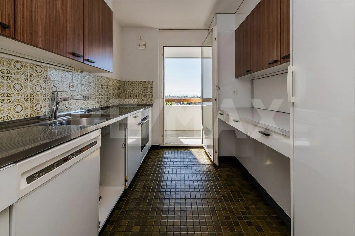 4½-ROOM APARTMENT ON THE FIFTH FLOOR WITH A DREAM VIEW - Photo 5 of 12