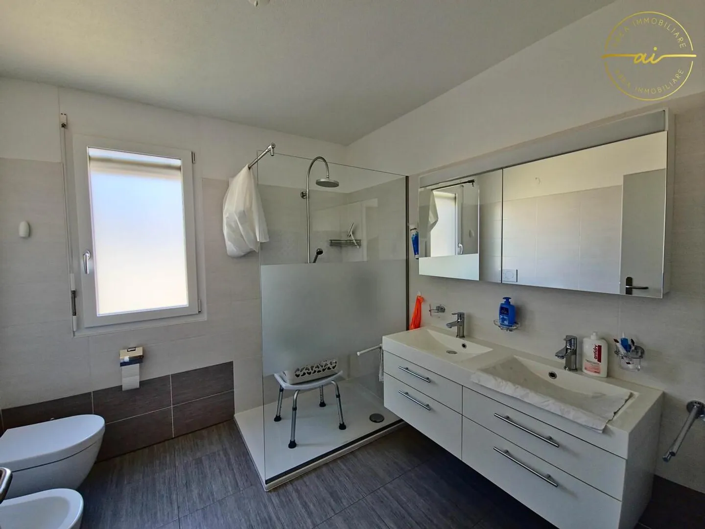 APPARTAMENTO 4.5 LOCALI A DUE PASSI DAL LAGO - Foto 9 di 11