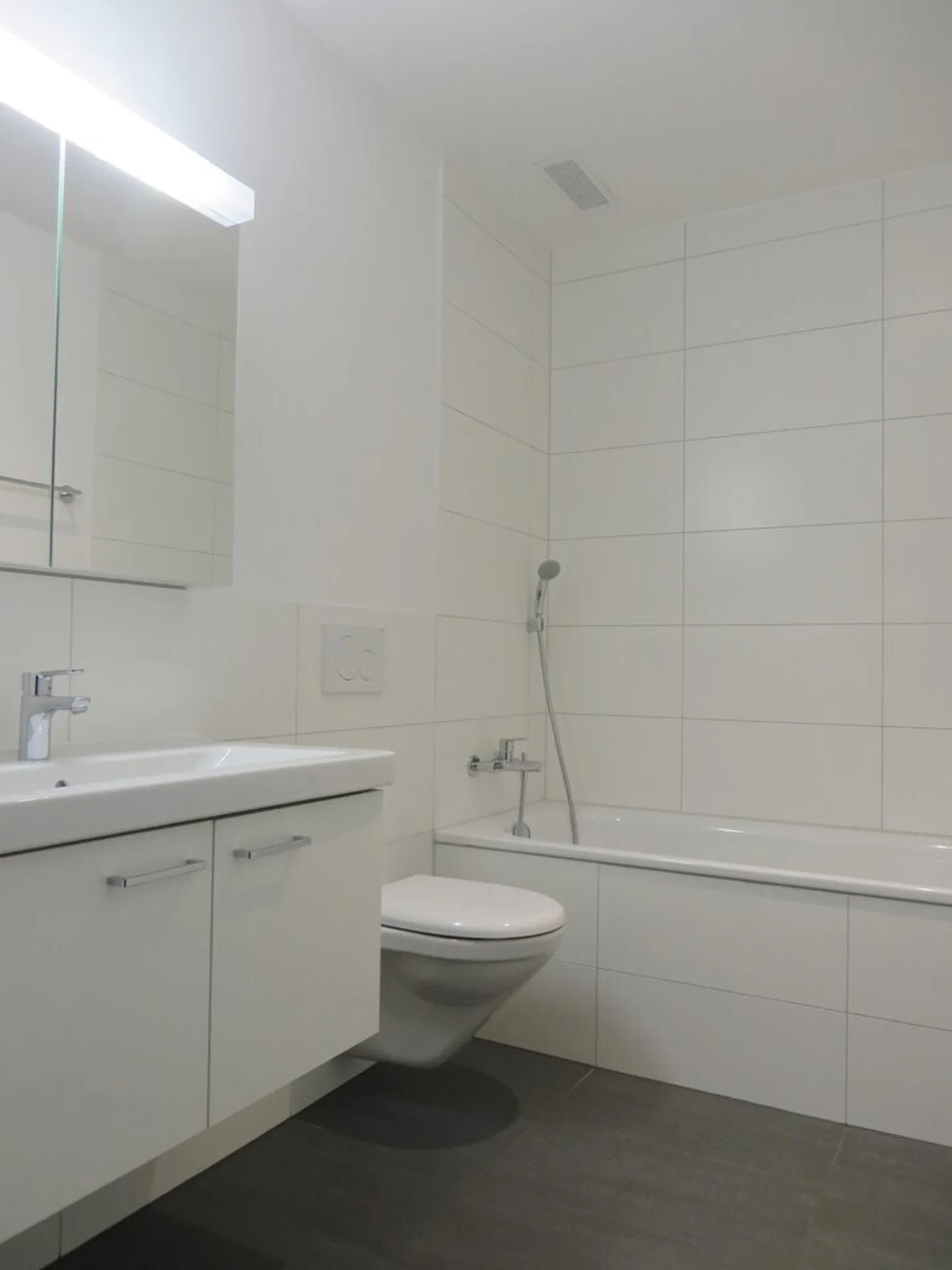 Vita moderna con un ampio balcone - Foto 4 di 6