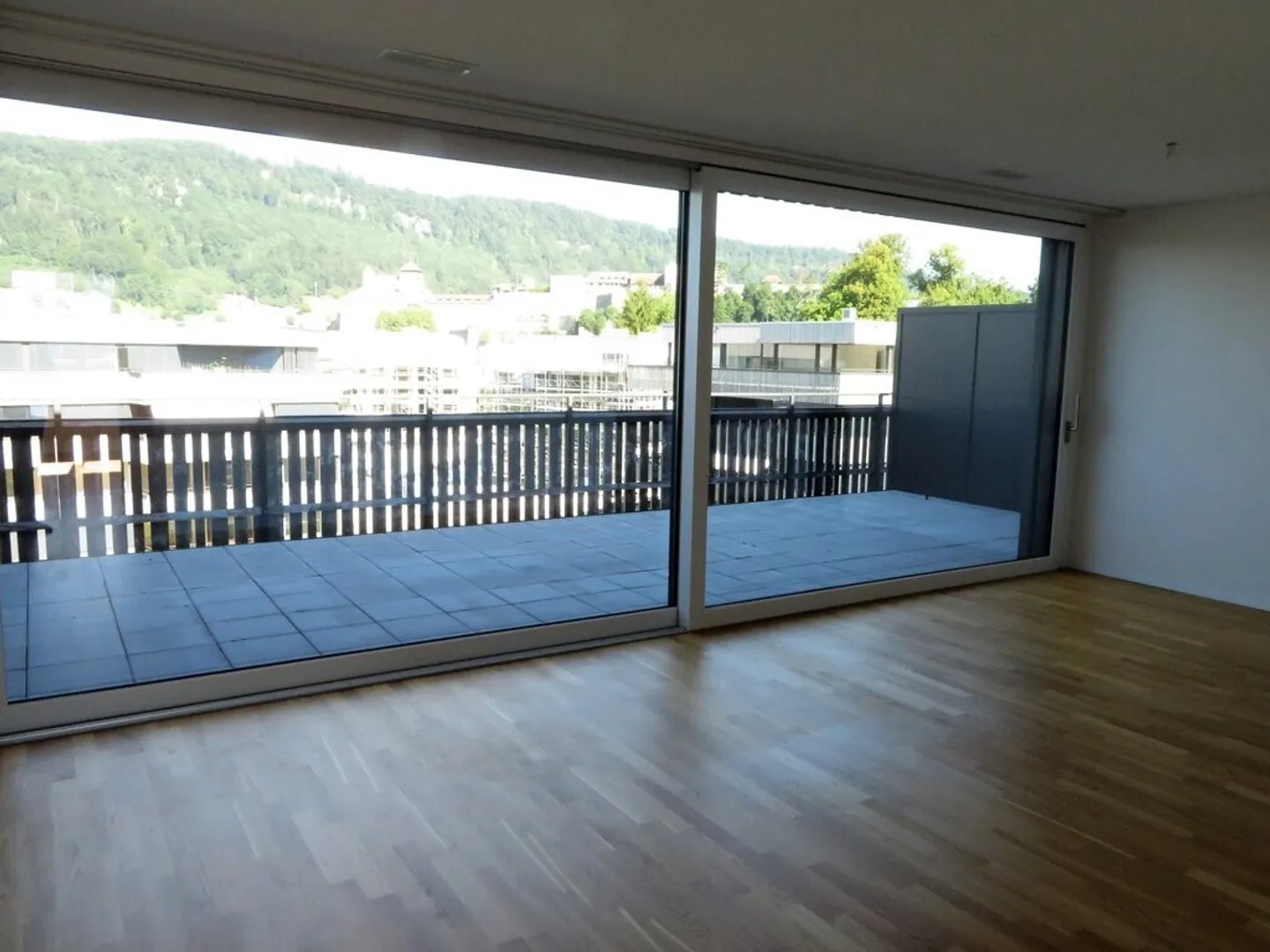 Vita moderna con un ampio balcone - Foto 6 di 6