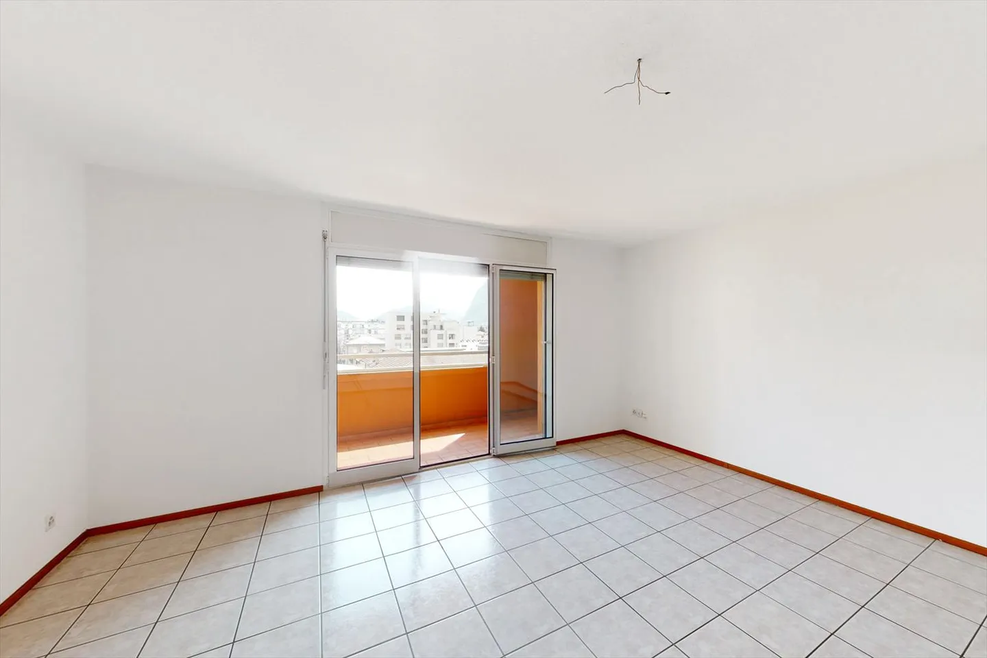 Opportunity in Viganello: 3.5 rooms for rent in a strategic location - Photo 1 of 9