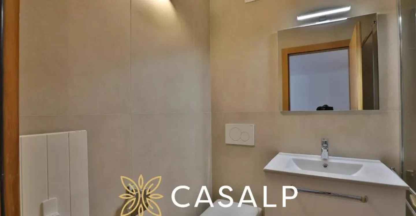 Superb 2.5 room renovated apartment at the foot of the slopes - Photo 3 of 12