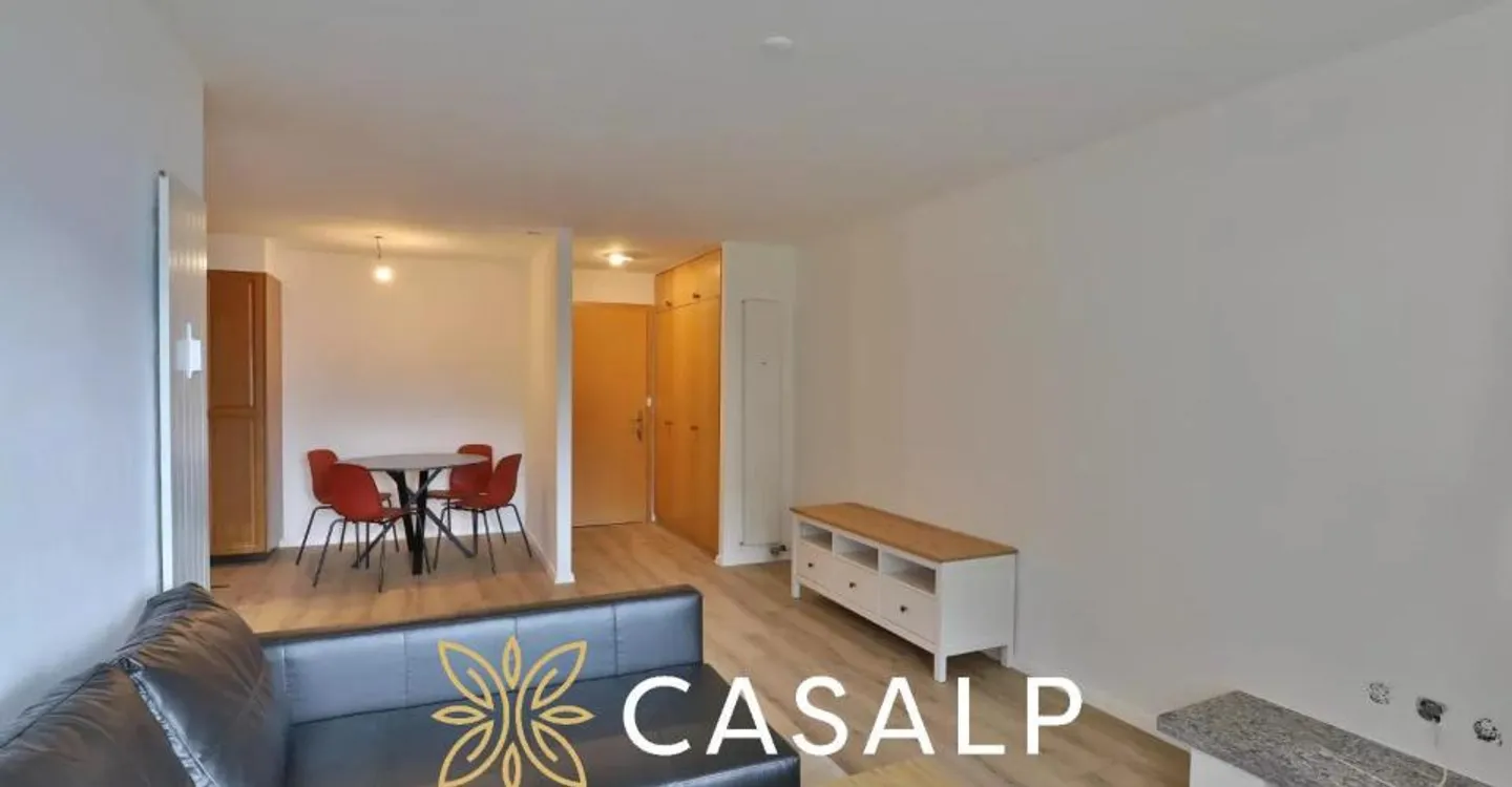 Superb 2.5 room renovated apartment at the foot of the slopes - Photo 5 of 12