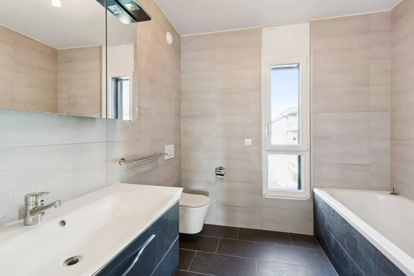 4,5-Zimmer-Dachgeschoss in Préverenges mit Blick auf den See & die Alpen - Foto 7 von 13