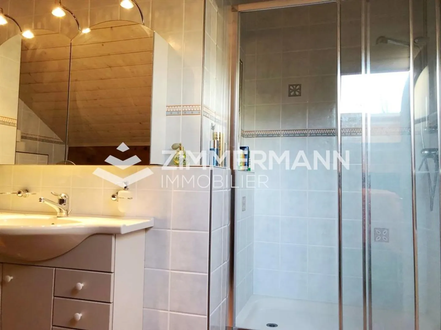 Villa,8,230 - Photo 9 of 11