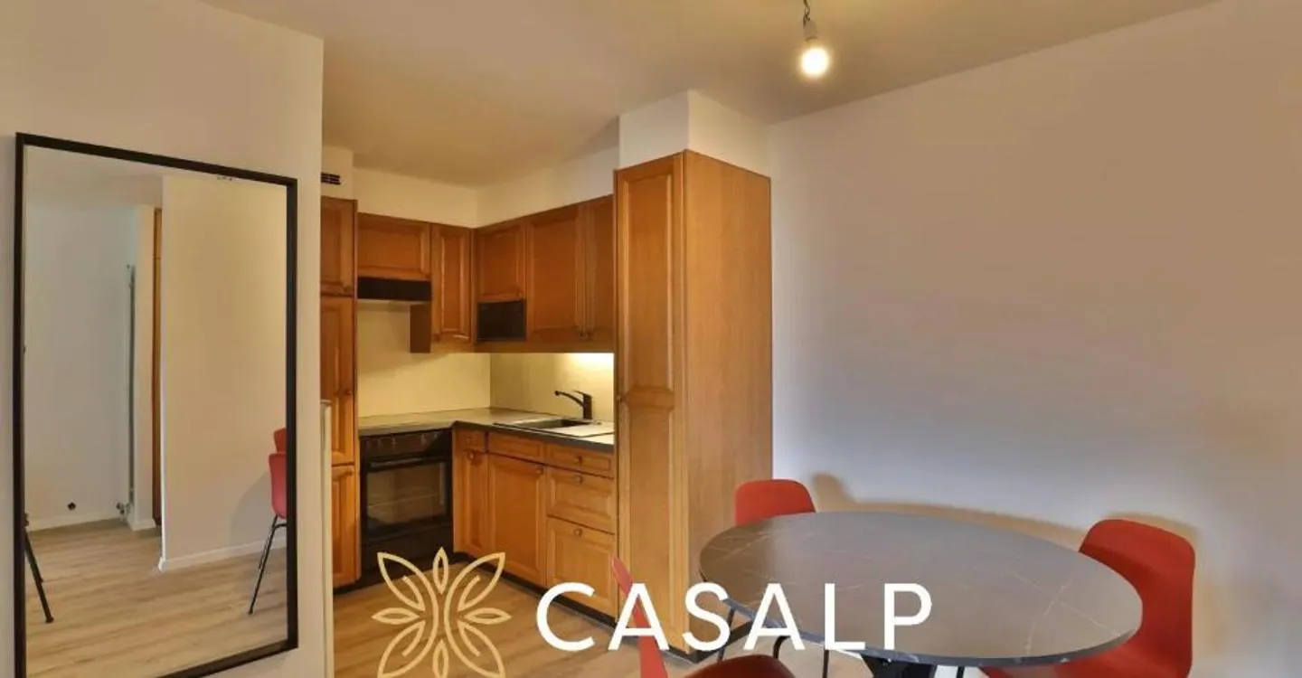 Superb 2.5 room renovated apartment at the foot of the slopes - Photo 7 of 12