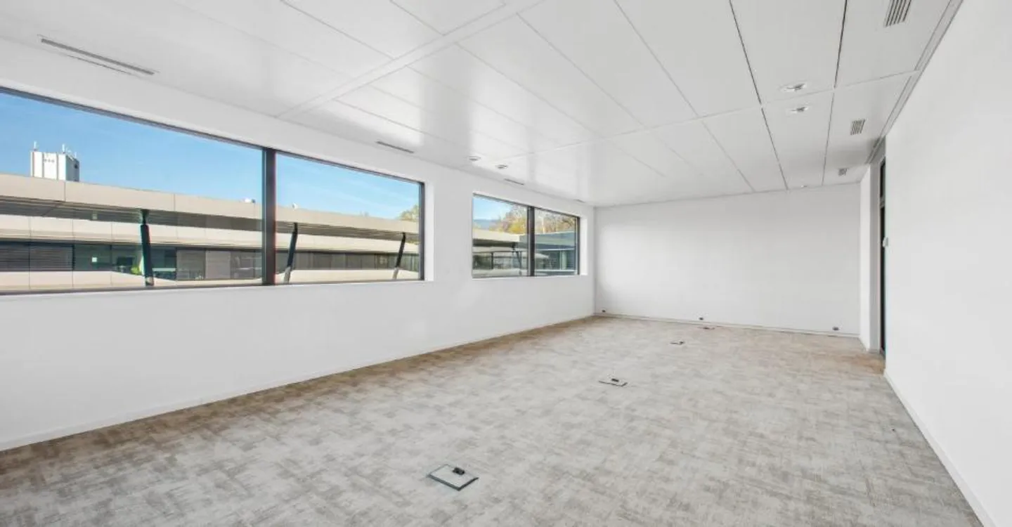 Offices for rent from 107 m2 on the Terre Bonne site - Photo 5 of 6