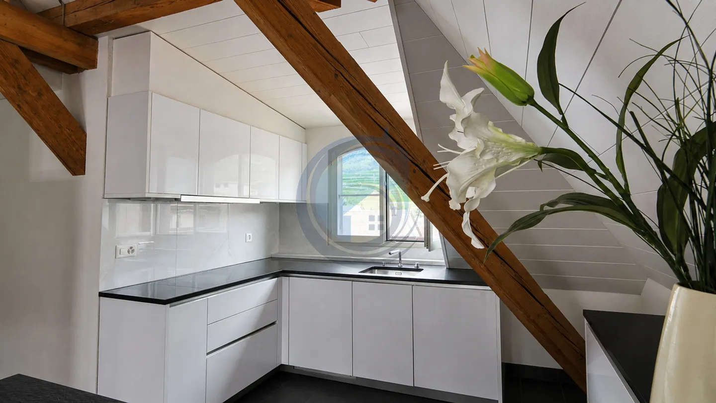 CHARMANT APPARTEMENT EN ATTIQUE DE 4.5 PIÈCES AU CENTRE-VILLE D'AIGLE - Photo 5 of 13