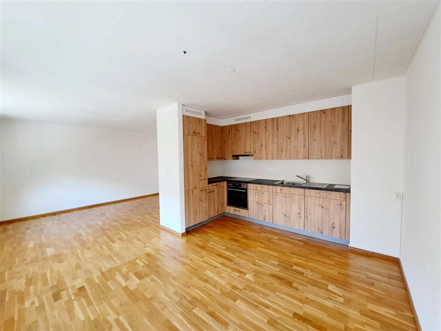 Apartment for rent - Photo 3 of 9