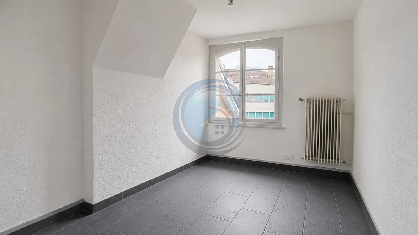 CHARMANT APPARTEMENT EN ATTIQUE DE 4.5 PIÈCES AU CENTRE-VILLE D'AIGLE - Photo 11 of 13