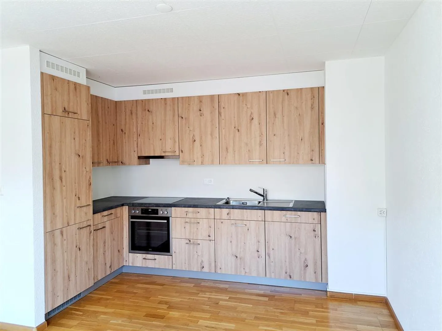 Apartment for rent - Photo 2 of 9