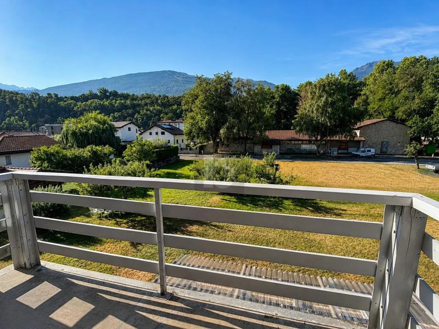 HABITAT ENSOLEILLÉ AVEC JARDIN PRIVATIF - Foto 1 von 6