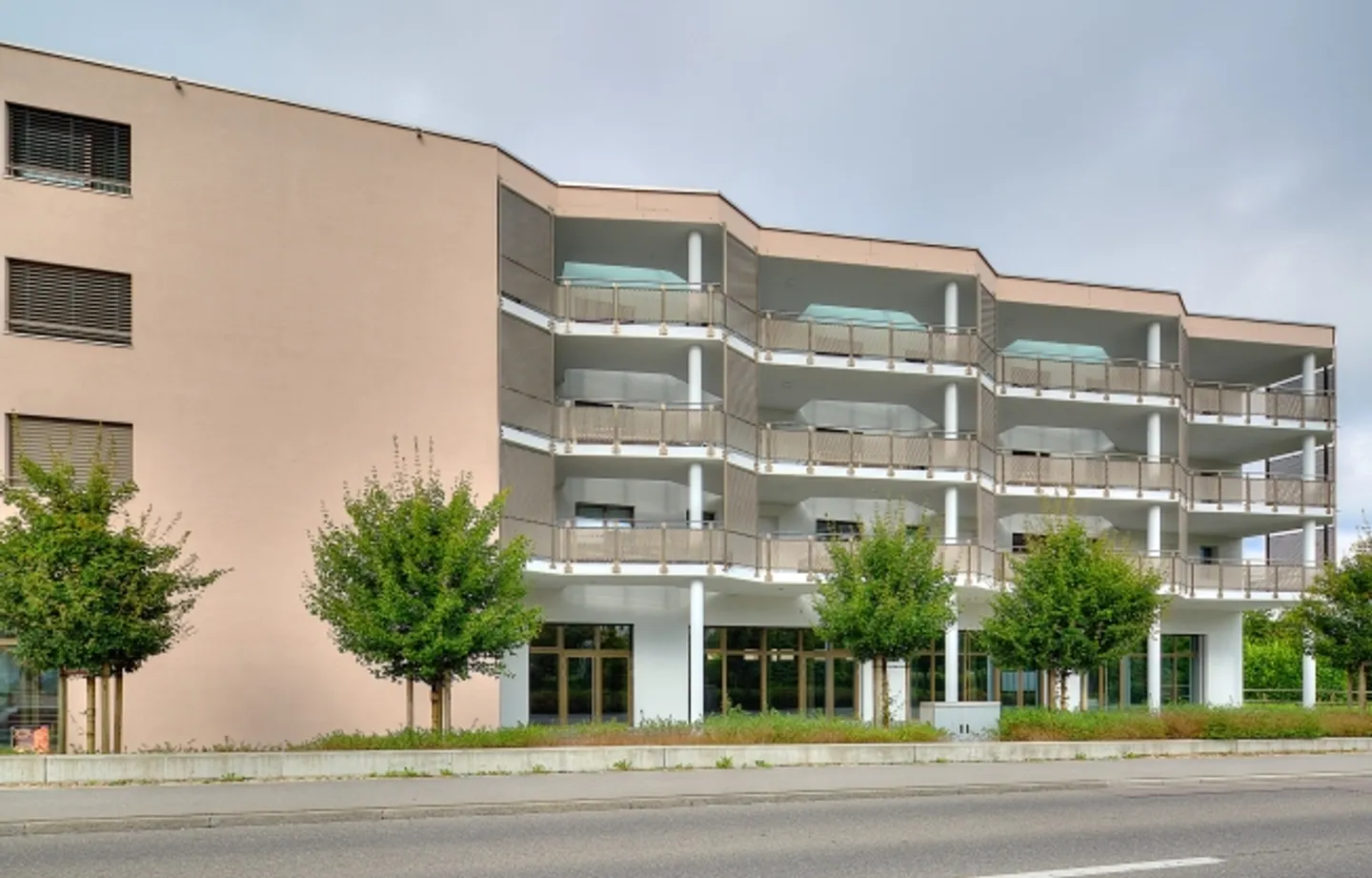 Mischgenutztes Gebäude mieten - Foto 1 von 5