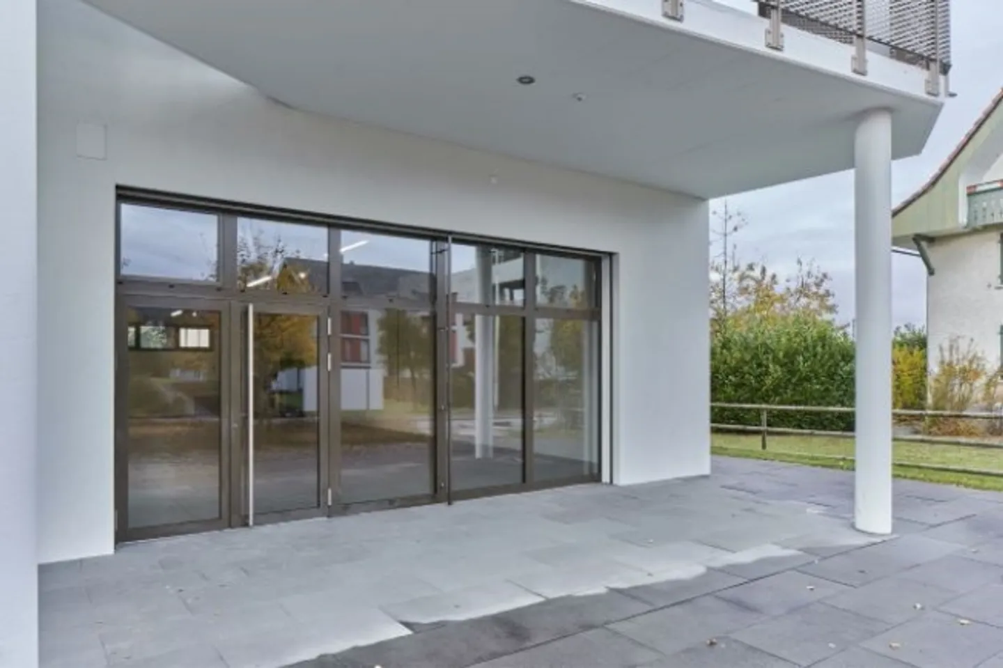 Mischgenutztes Gebäude mieten - Foto 2 von 5