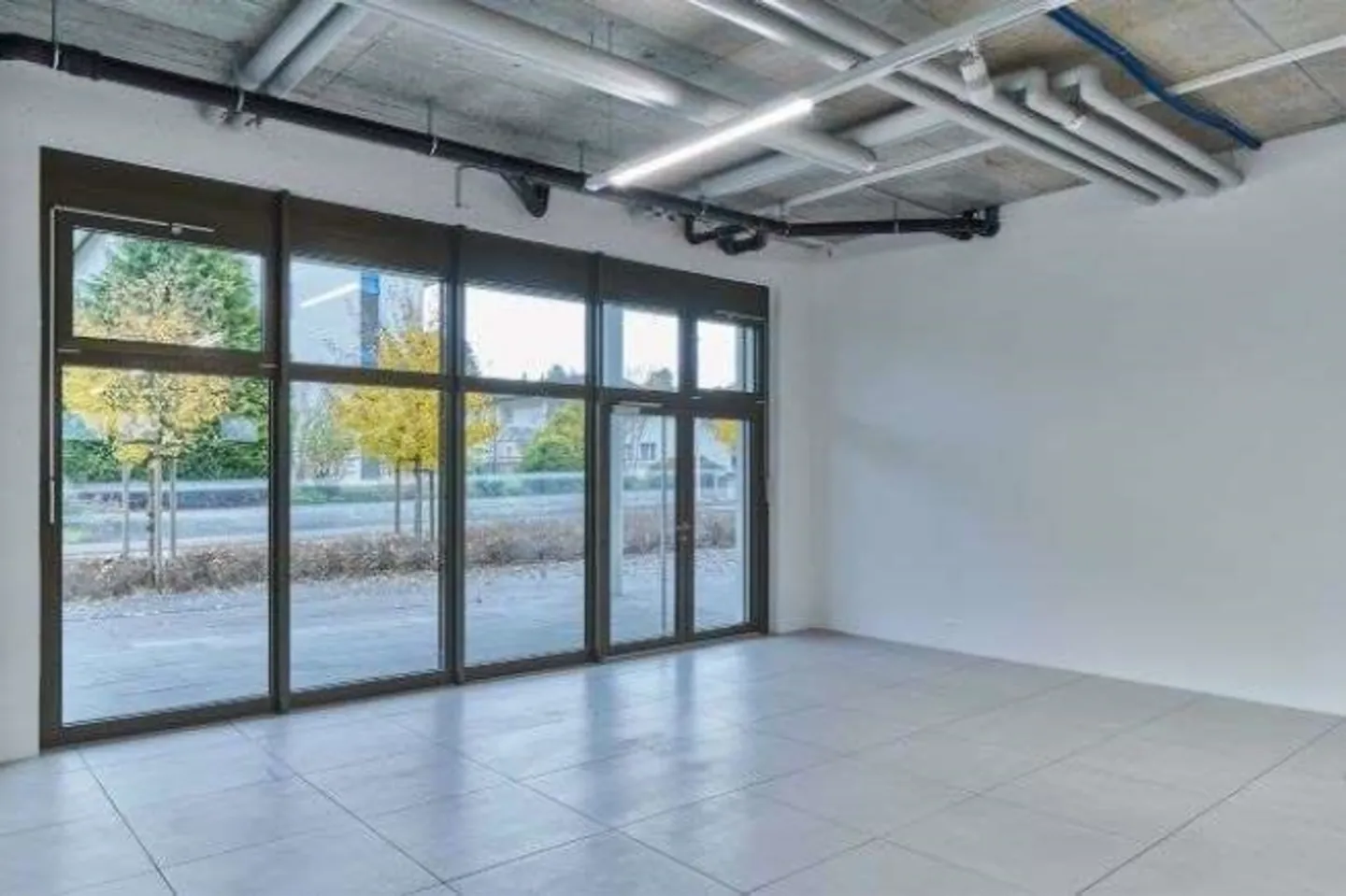 Mischgenutztes Gebäude mieten - Foto 3 von 5