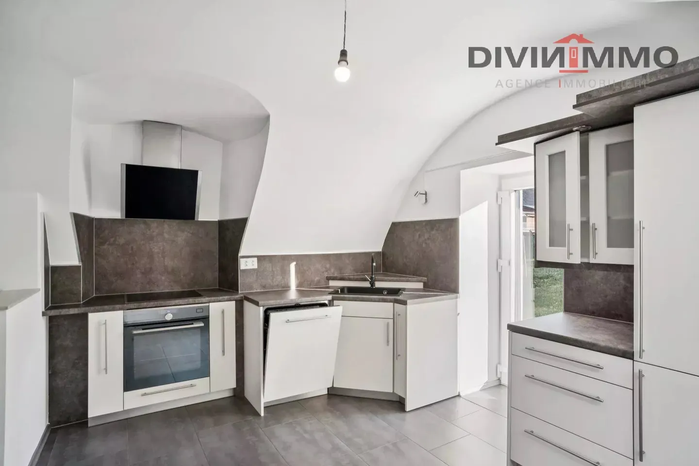 Renovated Ground Floor Apartment - Photo 2 of 8