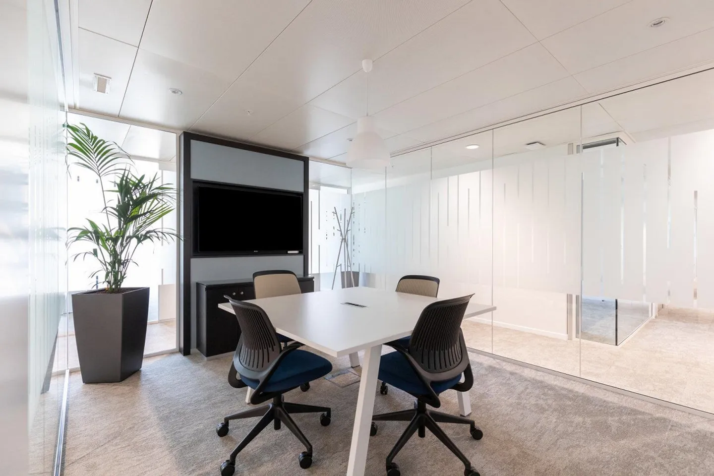 Privatbüro für 4 bei Regus Pont Rouge - Foto 6 von 9