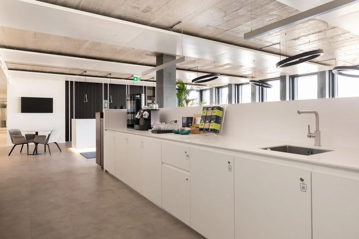 Privatbüro für 4 bei Regus Pont Rouge - Foto 7 von 9