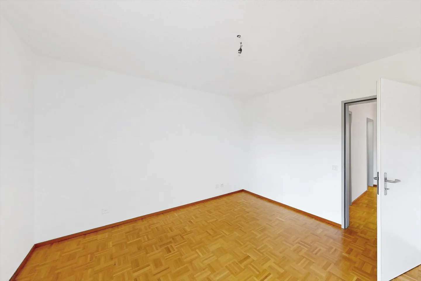 Élégance et tranquillité appartement 3.5 pièces immergé dans la verdure - Photo 4 sur 9