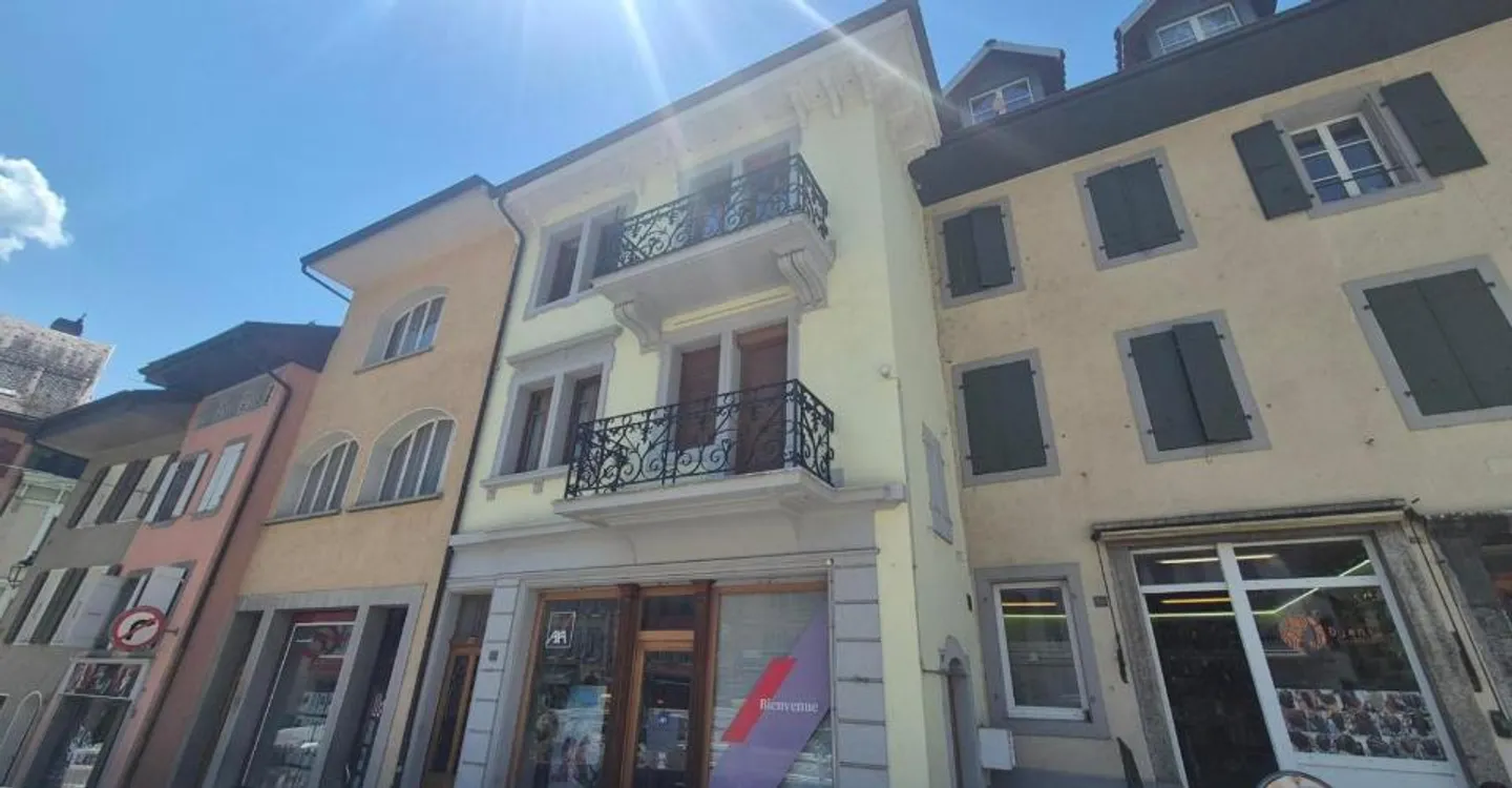 Immeuble de rendement mixte - Photo 1 sur 12