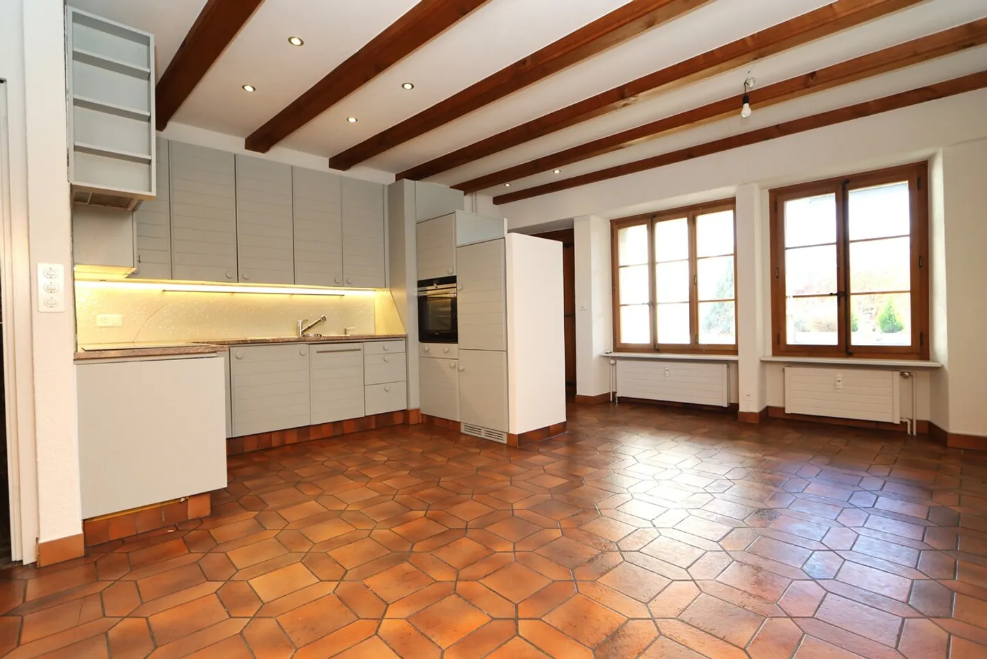 Appartamento triplex unico di 6 stanze incluso galleria in affitto - Foto 2 di 19