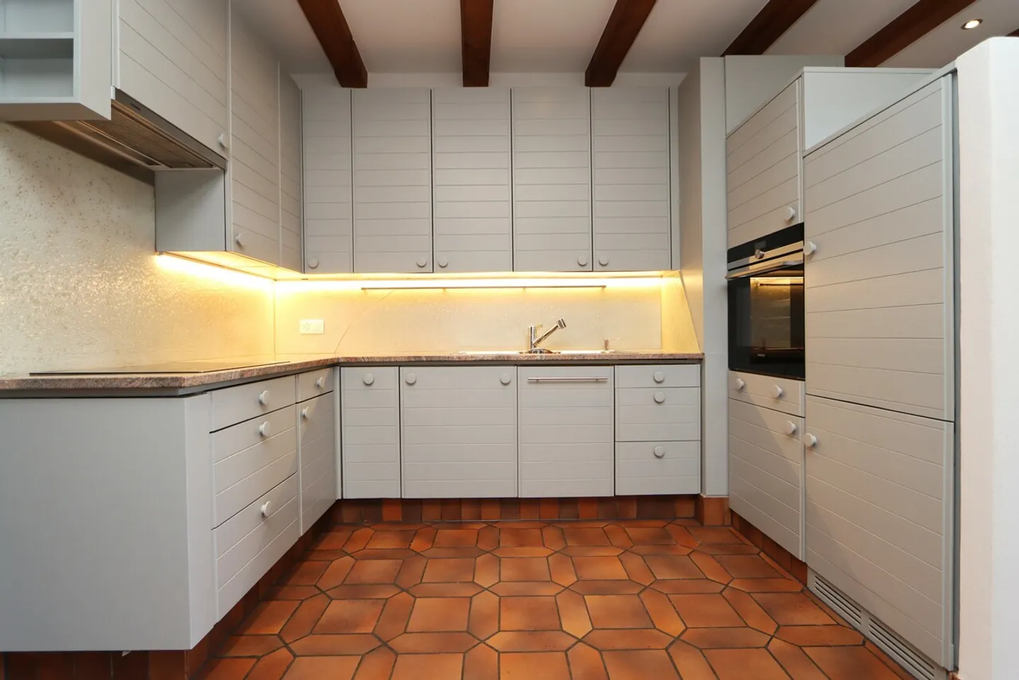 Appartamento triplex unico di 6 stanze incluso galleria in affitto - Foto 4 di 19