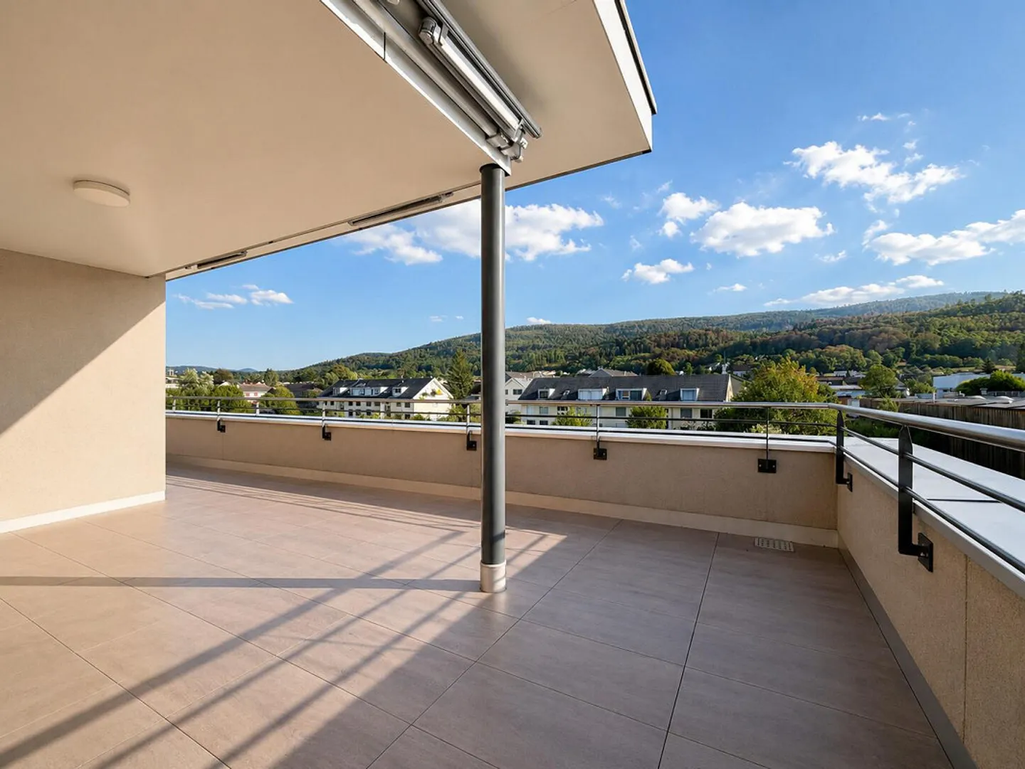 Modern mit Lift und grosser Terrasse mit Aussicht - Photo 1 sur 6