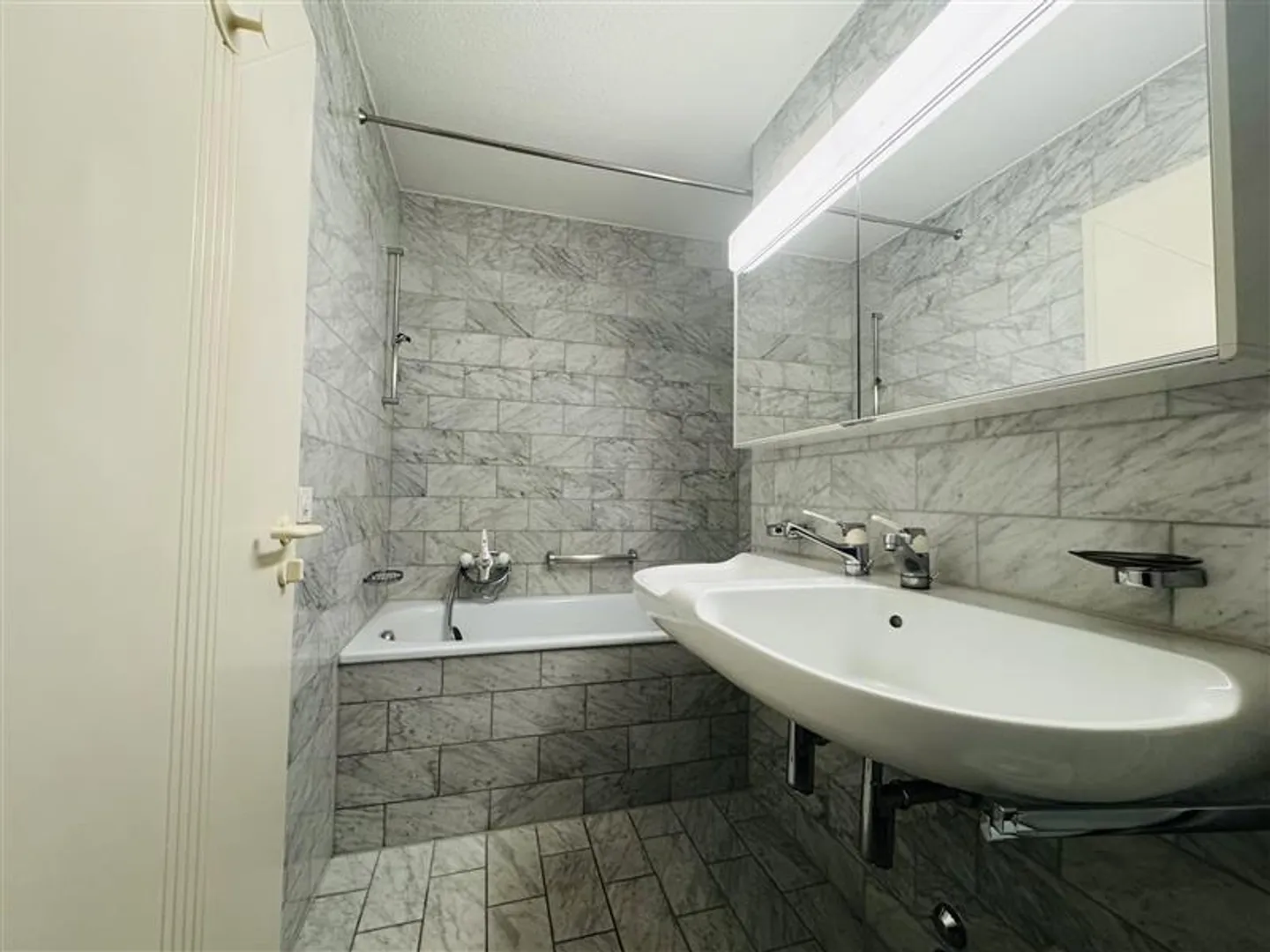 Appartamento 2.5 locali in posizione centrale a Zurigo-Oerlikon - Foto 7 di 8