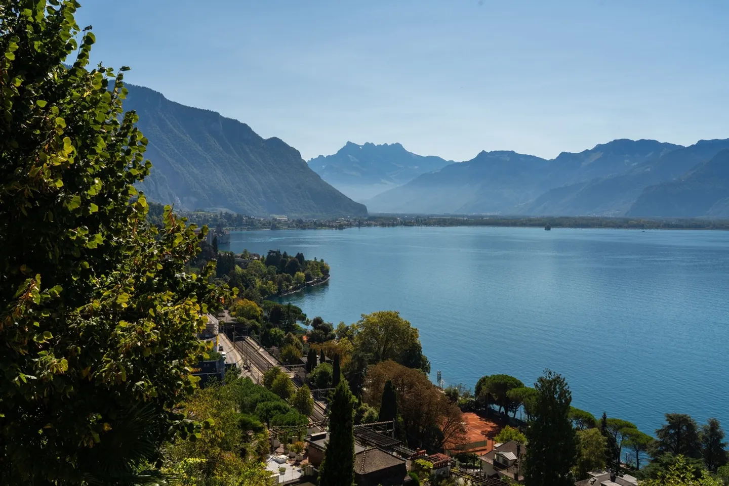 VILLA CON 3 APPARTAMENTI - VISTA LAGO IMPRENDIBILE - BENI RARI - ESCLUSIVITÀ - Foto 4 di 12