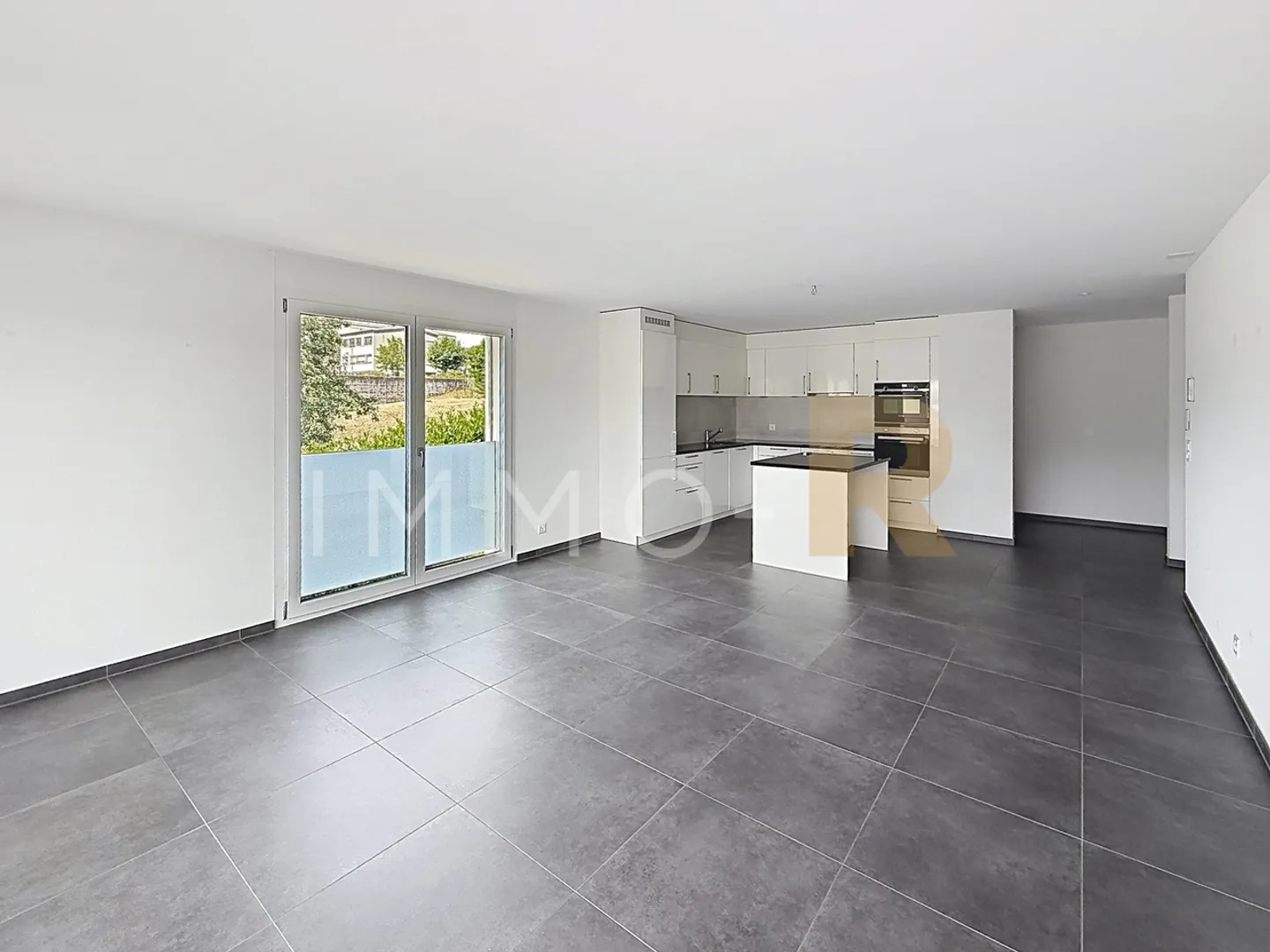 Ravissant appartement de 3.5 pièces avec grand balcon et vue dégagée - Foto 3 di 10