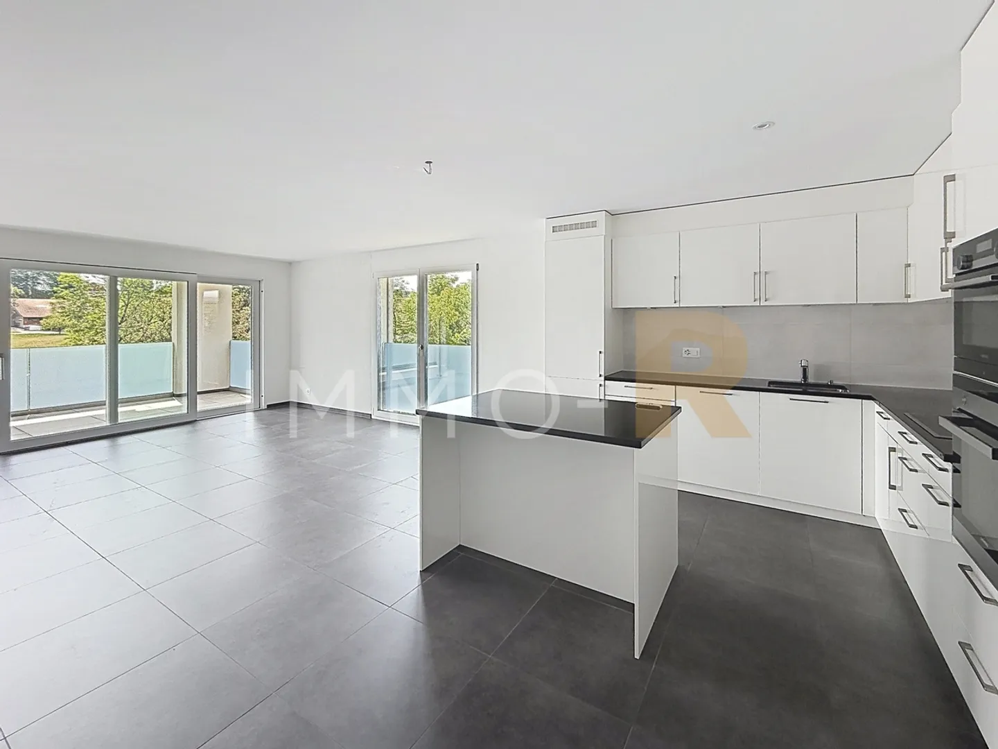 Ravissant appartement de 3.5 pièces avec grand balcon et vue dégagée - Foto 4 di 10