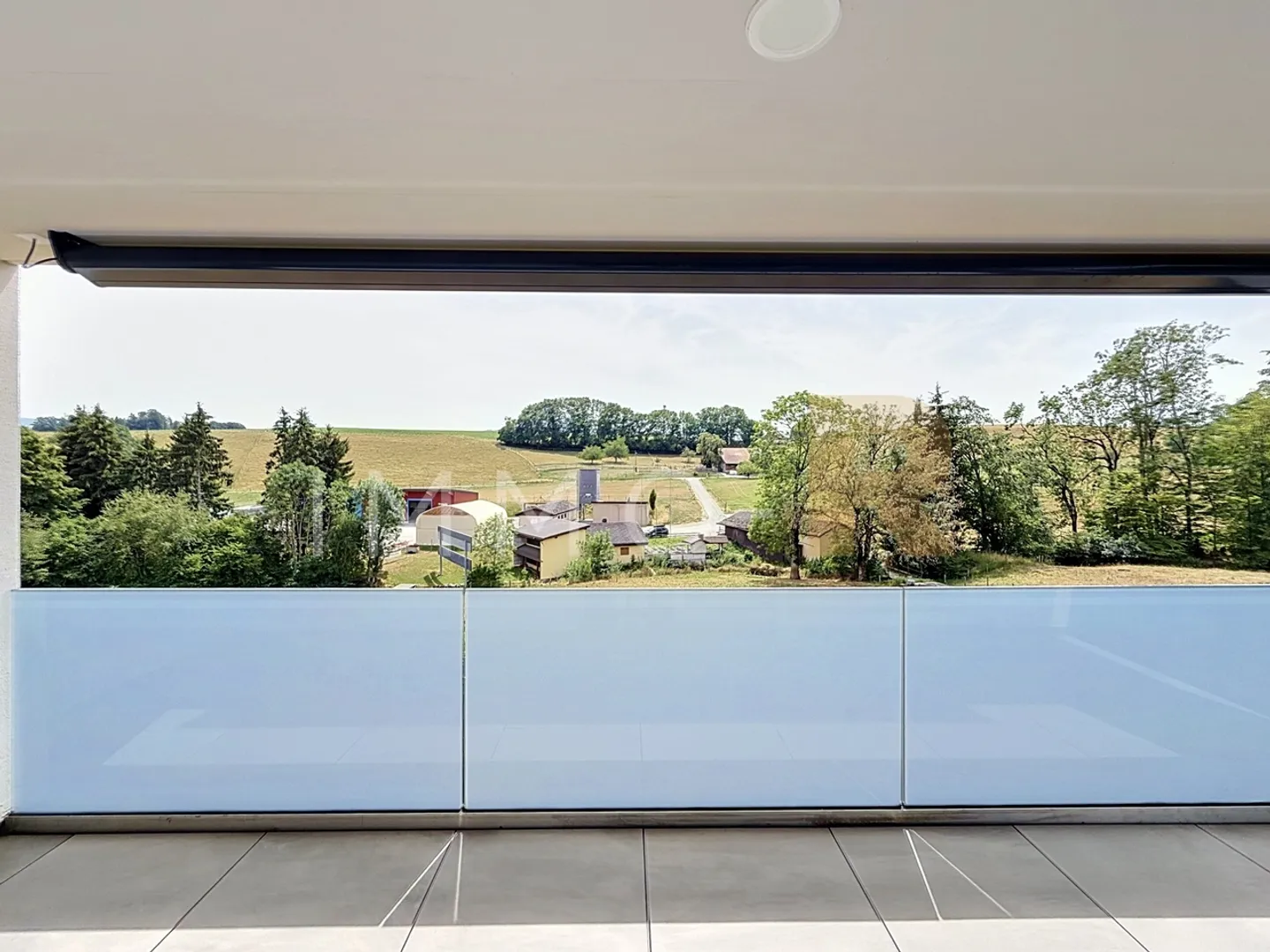 Ravissant appartement de 3.5 pièces avec grand balcon et vue dégagée - Foto 9 di 10