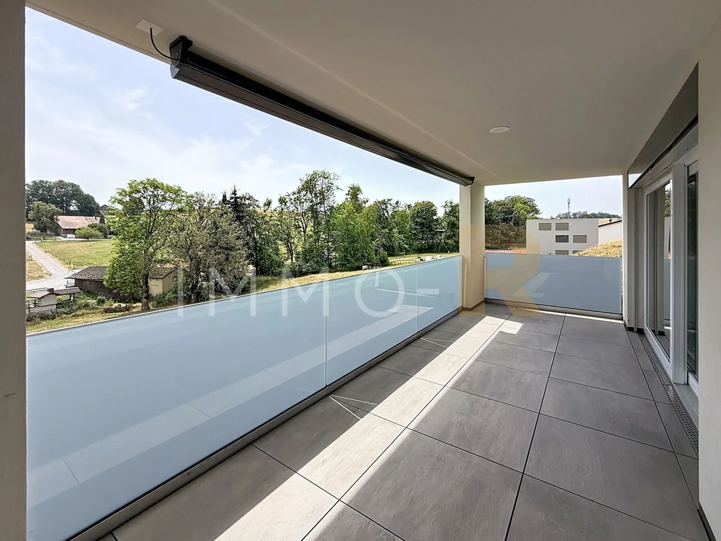 Ravissant appartement de 3.5 pièces avec grand balcon et vue dégagée - Foto 10 di 10