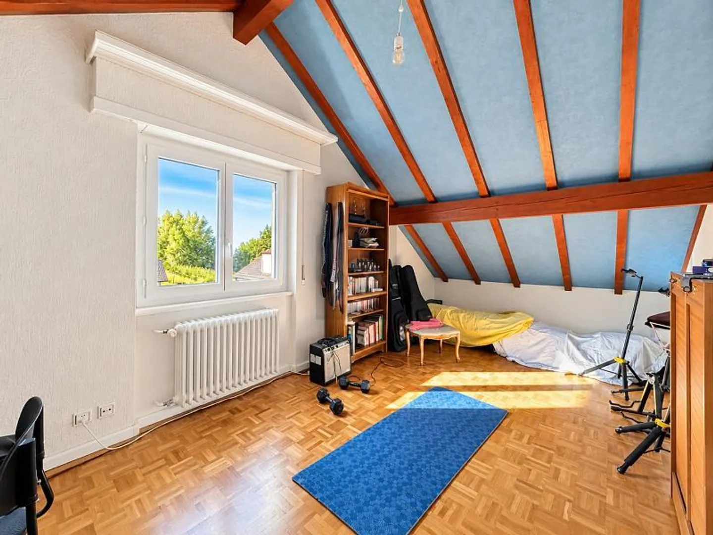 BRIGHT TOP FLOOR WITH PRIVATE STUDIO - Photo 3 of 6