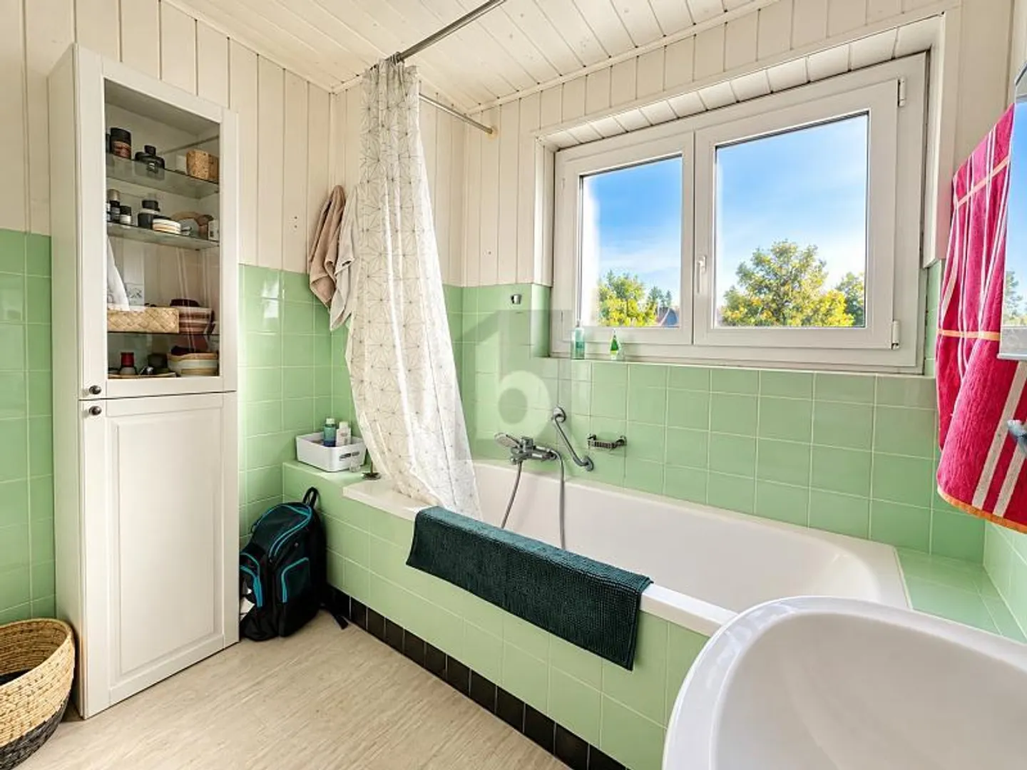 BRIGHT TOP FLOOR WITH PRIVATE STUDIO - Photo 4 of 6