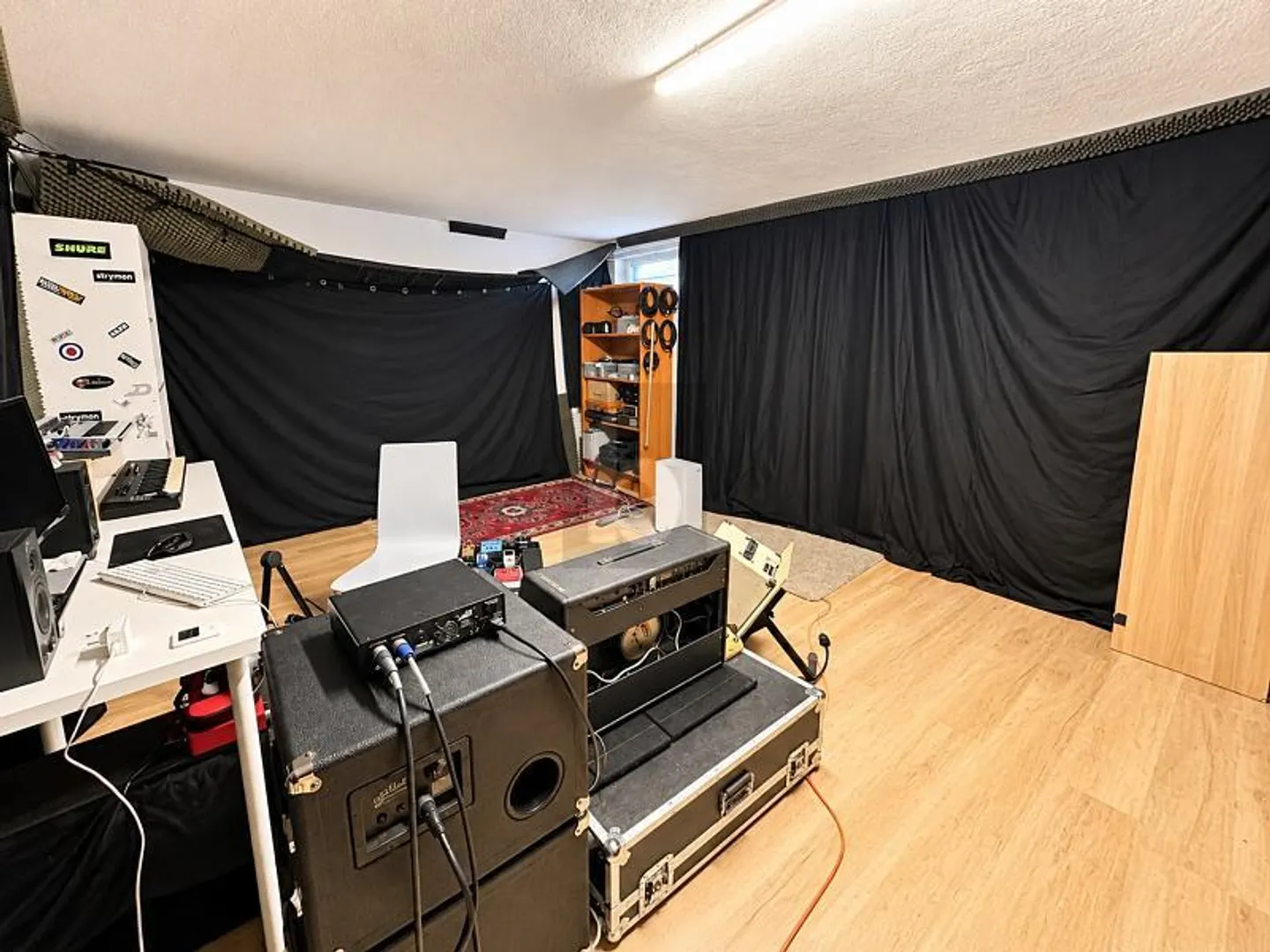 BRIGHT TOP FLOOR WITH PRIVATE STUDIO - Photo 5 of 6